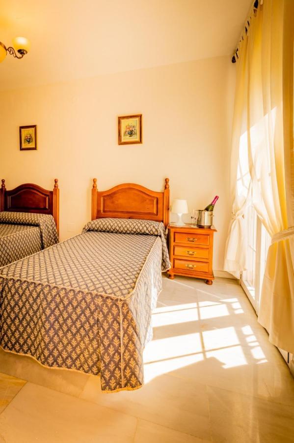 Hotel La Morena フエンヒロラ エクステリア 写真